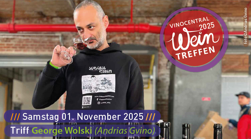 Bild von George Wolski beim verkosten seiner Rotwein mit der Nase tief im Glas 