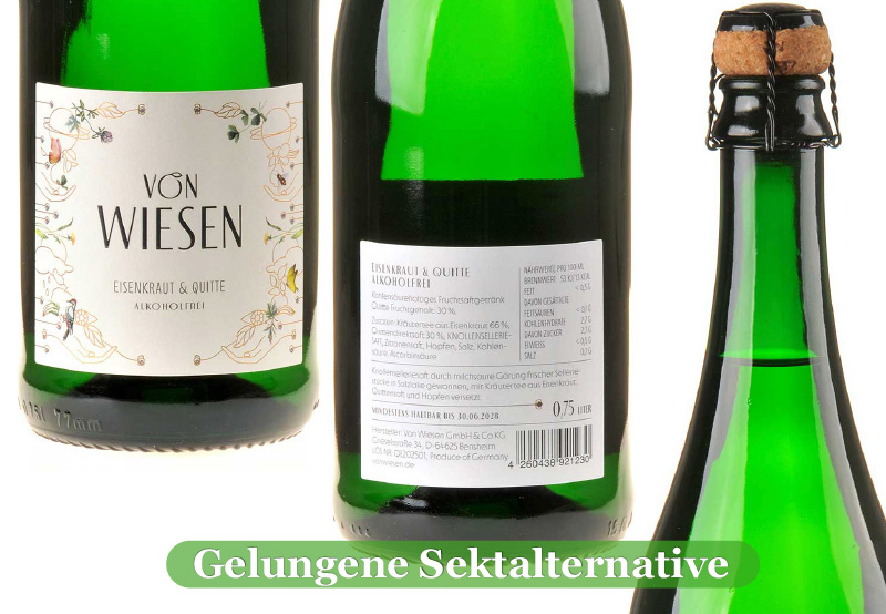 Ein Bild von drei Flaschen alkoholfreier Sektalternative mit dem Etikette vorne, hinten und vom Hals der Flasche
