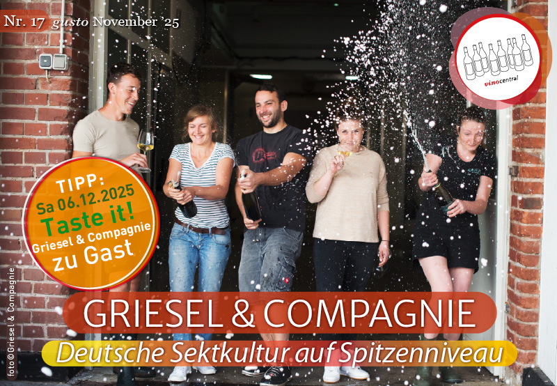Ein Bild vom Team Griesel in Feierstimmung beim entkorken einiger Flaschen wie bei einer Formel 1 Siegerehrung