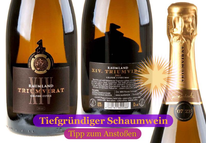 Ein Bild von 3 Flaschen Raumland Triumvirat jeweils mit dem Vorder- und Rücketikett und der goldenen Kapsel mit einem festlichen Stern