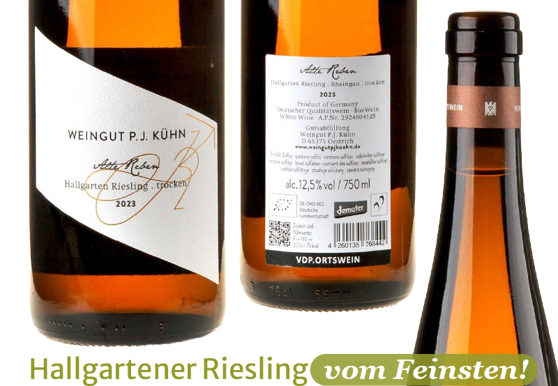 Ein Bild von zwei Flaschen des Hallgartener Riesling von Kühn mit Blick auf das vordere und rückseitige Etikett