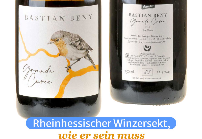 Ein Bild von zwei Flaschen des Cuvée Brut Nature von Bastian Benny mit Blick auf das vordere und rückseitige Etikett