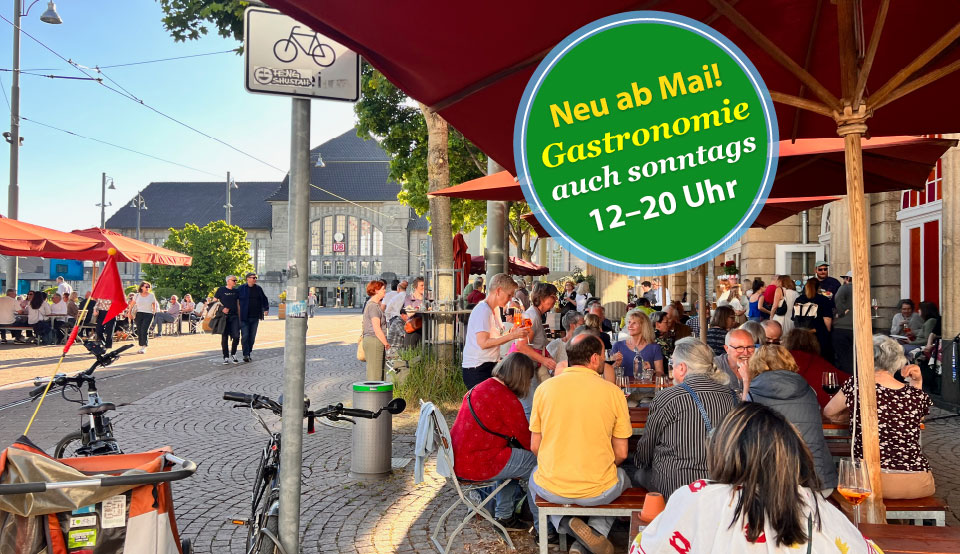 Ein Blick auf die Sommerterrasse des vinocentral am Darmstädter Hauptbahnhof