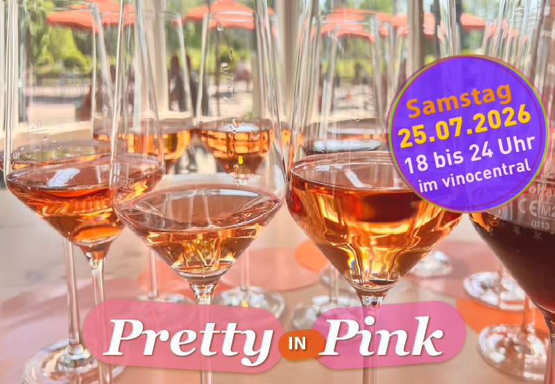 Ein Bild von etlichen Weingläsern gefüllt mit Rosé und einem Werbebanner für unsere Veranstaltung Pretty in Pink